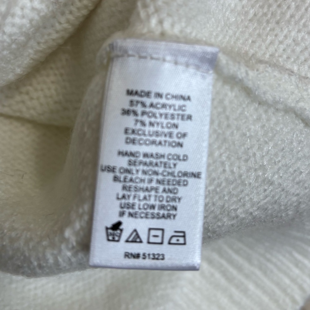 NWT CeCe White V-Neck Sweater with Lace Detail - Picture 8 of 8